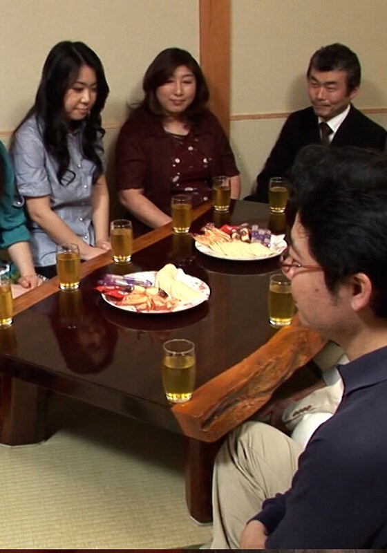 離婚歴のある熟年男女10人の赤裸々な老後のパートナー選び!AVメーカー主催のお見合いパーティーでカラダの相性抜群なパートナー探し!カメラの前で激しく交わる男女!