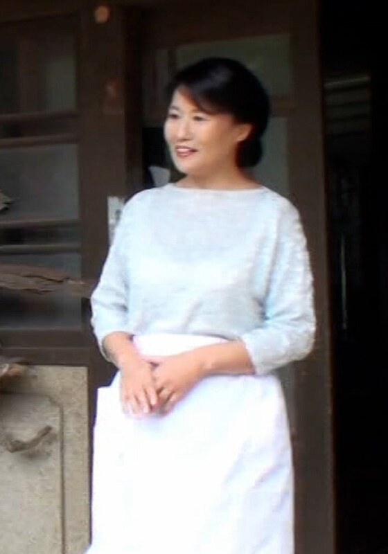 群馬の山奥に暮らす熟女さんが雑誌に応募した事とは…AV出演の依頼を受けて向かった先で待っていたのは昔ながらの大きなお家に暮らす五十路熟女!