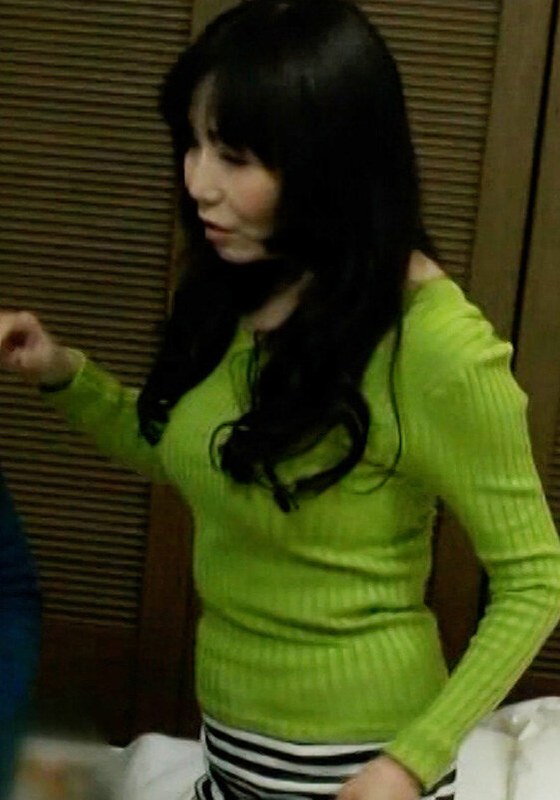 母さんがAVに出てる!?欲求不満解消にAV出演した母は息子にSEXを求めて…