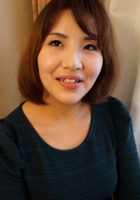 結婚3年目の奥さんは仲はいいけどSEXは月1~2回と欲求不満。不倫願望がある奥さんをホテルに連れ込み即SEX