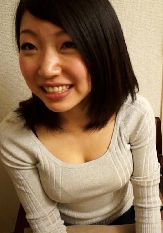 何事にも早い旦那に不満たらたらの真面目そうな保険外交員の人妻さん。保険の契約前に欲求不満解消の淫乱ハメまくりSEX!