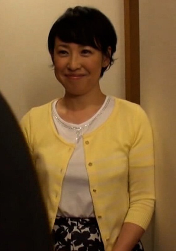誘惑するショートヘアーの美熟女!子供を寝かしつけ朝までお楽しみ!?熟女のねっとりフェラに爆発寸前!