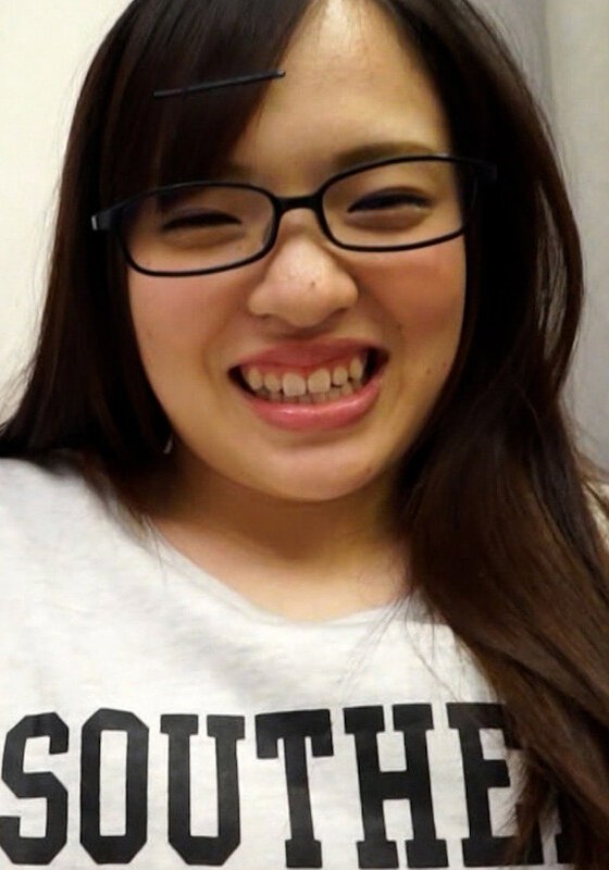 あどけない無邪気な笑顔の純朴そうな美少女の初めてのパパ活!未開発のカラダは快楽を求めイキまくる!